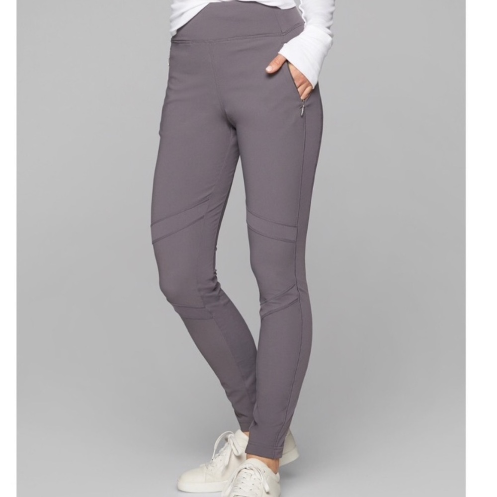 SOLD. Athleta summiter tights. Nearly new.